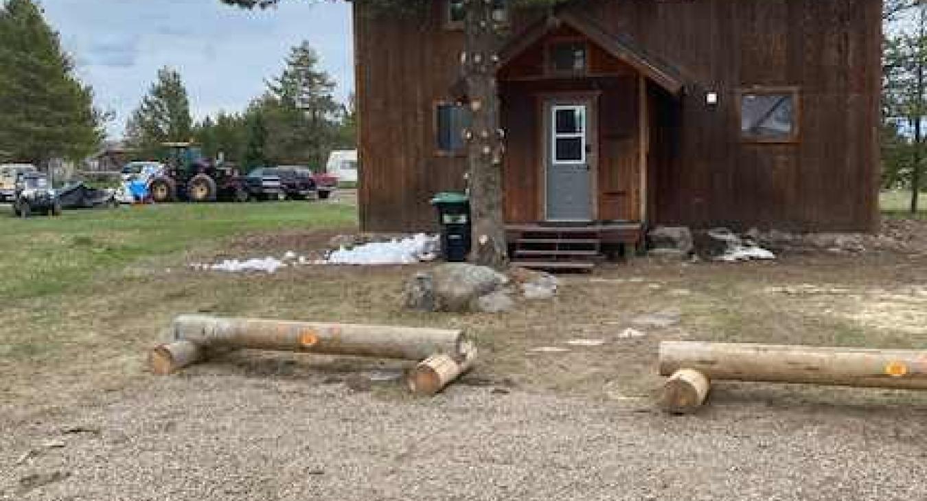 Plenty of parking in front of the cabin.