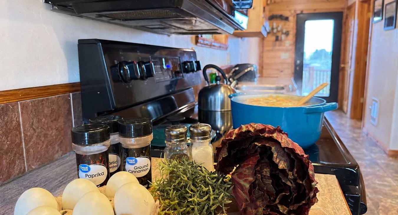 Full kitchen to cook all meals
