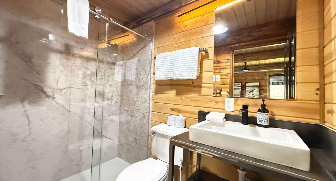 23MilesTo YNP | Private Hot Tub | Golf Course View