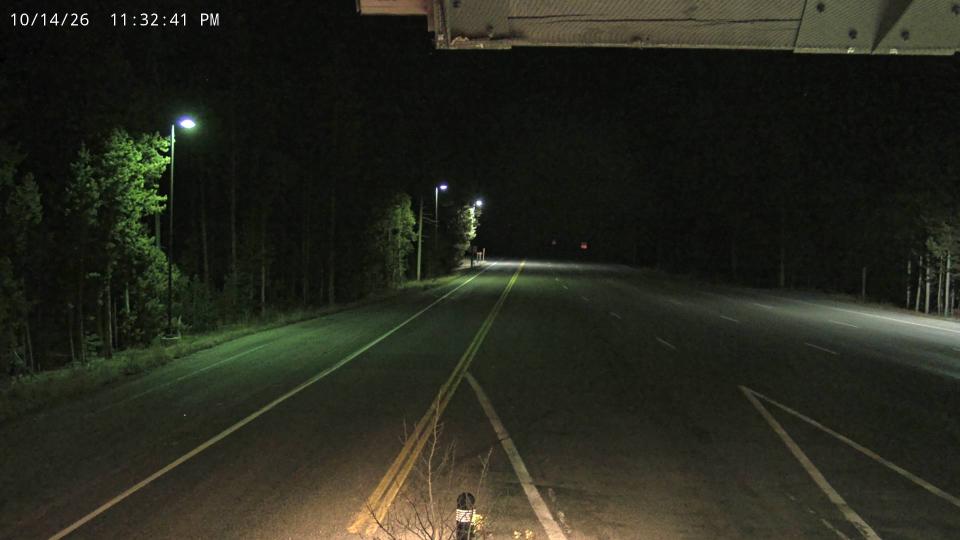Webcam: West Entrance - Into the Park