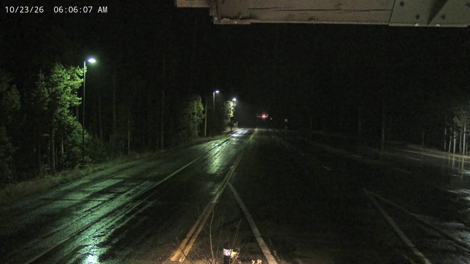 Webcam: West Entrance - Into the Park